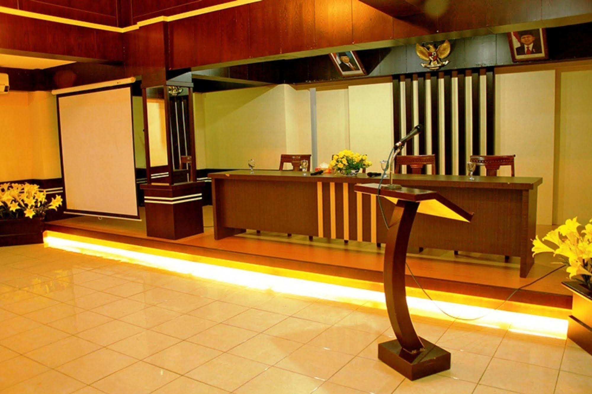Oyo 2487 Sampurna Jaya Hotel Tanjung Pinang Exterior foto